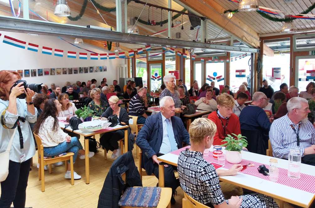 Generalni konzul Duvnjak i konzulica Lovrek Velkov bili počasni gosti na njemačko-hrvatskoj jesenskoj proslavi u Münchenu