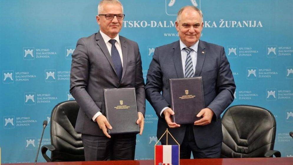 Državni tajnik Zvonko Milas i župan Splitsko-dalmatinske županije Blaženko Boban potpisali su Sporazum o suradnji na projektima i programima od zajedničkog interesa