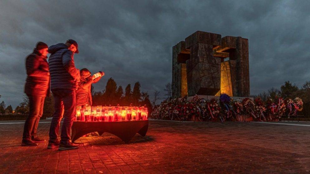 Vukovarom je prošla dosad najmasovnija Kolona sjećanja, od Nacionalne memorijalne bolnice do Memorijalnog groblja hodalo 150.000 ljudi iz Hrvatske i svijeta