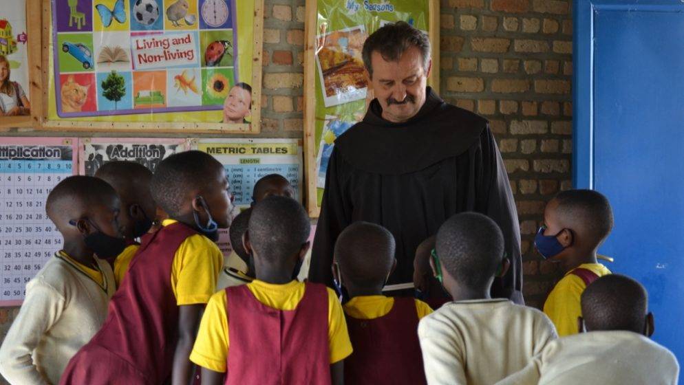 Hrvatski misionar s afričkom adresom Ivica Perić: ‘Moj cilj je u Kivumuu nastaviti slijediti san fra Vjeke i siromašnoj djeci omogućiti da idu u školu’