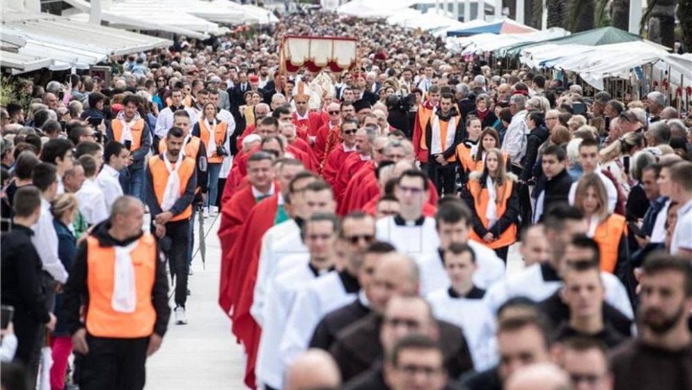 Devetnicom u čast sv. Dujma koja se u katedrali svečano slavi pjevanom svetom misom i koncertima sakralne glazbe, u Splitu počela ovogodišnja Sudamja