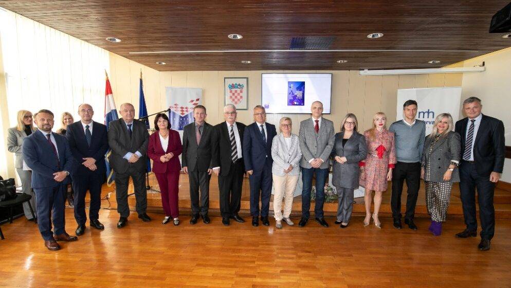 U povodu manifestacije Mjesec hrvatske knjige, Matica hrvatska i Hrvatska matica iseljenika, promovirale dvoknjižje autora dr. sc. Milana Bošnjaka o inozemnoj Croatici