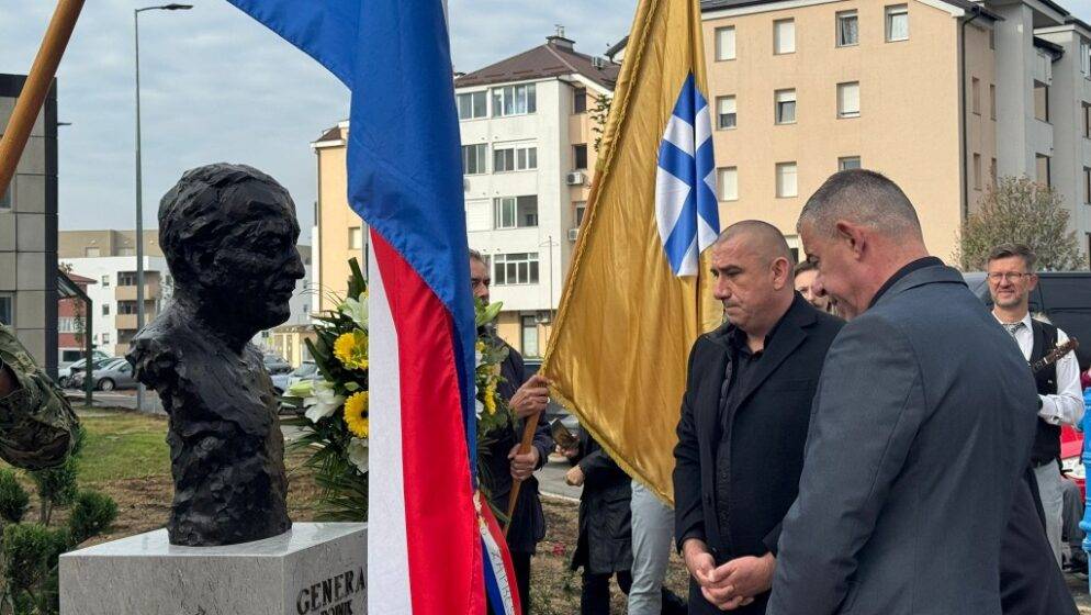 U Vukovarskoj ulici u Zaprešiću otkriveno brončano poprsje generala Blage Zadre