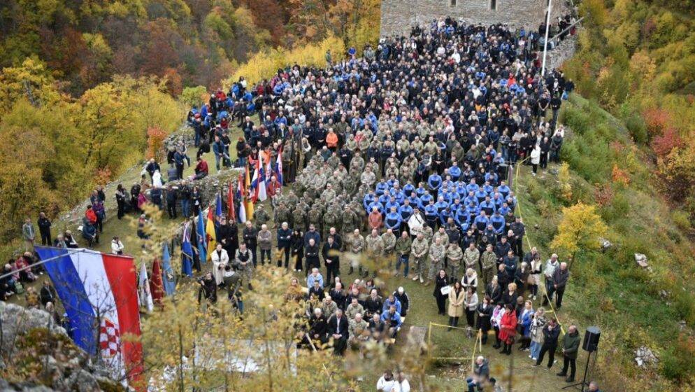 Na povijesnom gradu Bobovcu u središnjoj Bosni održana tradicionalna Molitva za Domovinu - simbol zajedništva, vjere i domoljublja Hrvata u Bosni i Hercegovini