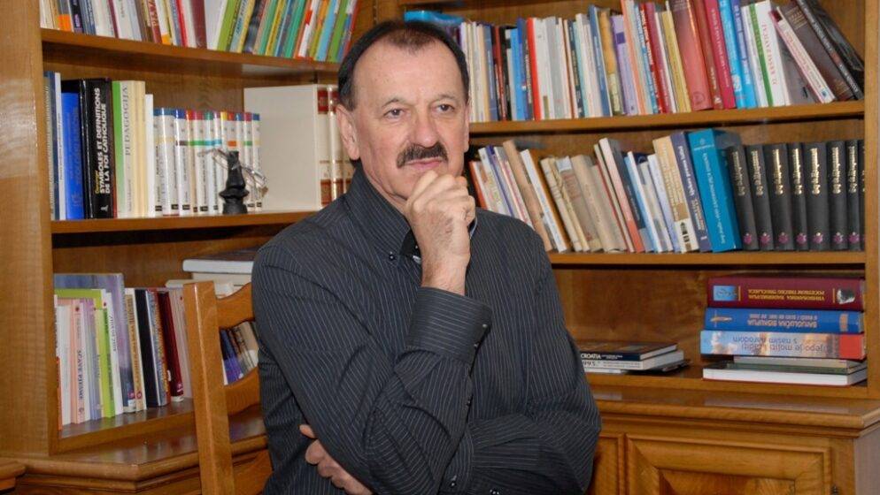 Nova pjesma fra Šite Ćorića inspirirana je sa 133 stećka na Radimlji, arheološkoj lokaciji u Vidovu polju kraj Stoca u Bosni i Hercegovini