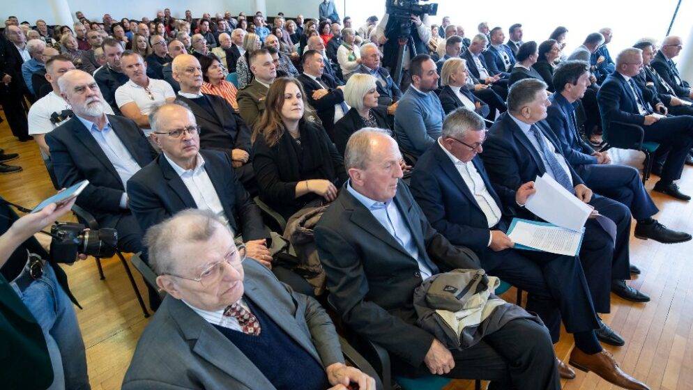 Predstavljena monografija 'Usora 1991.-1995.' - Milas: 'Opstati u onako teškim vremenima, u potpunoj blokadi gotovo godinu dana, mogu samo najhrabriji'