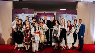 U Mostaru 20-ak kulturno-umjetničkih društava iz cijele Bosne i Hercegovine predstavilo nošnje krajeva iz kojih dolaze: Orašja, Usore, Tuzle, Vareša, Jajca, Bugojna, Novog Travnika...