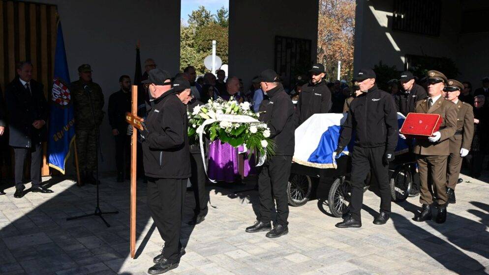 Nakon 34 godine pokopan Jean Michel Nicolier! Ministar Medved: 'Stojimo u tišini i s dubokim poštovanjem pred čovjekom čije je ime utkano u same temelje hrvatske slobode'