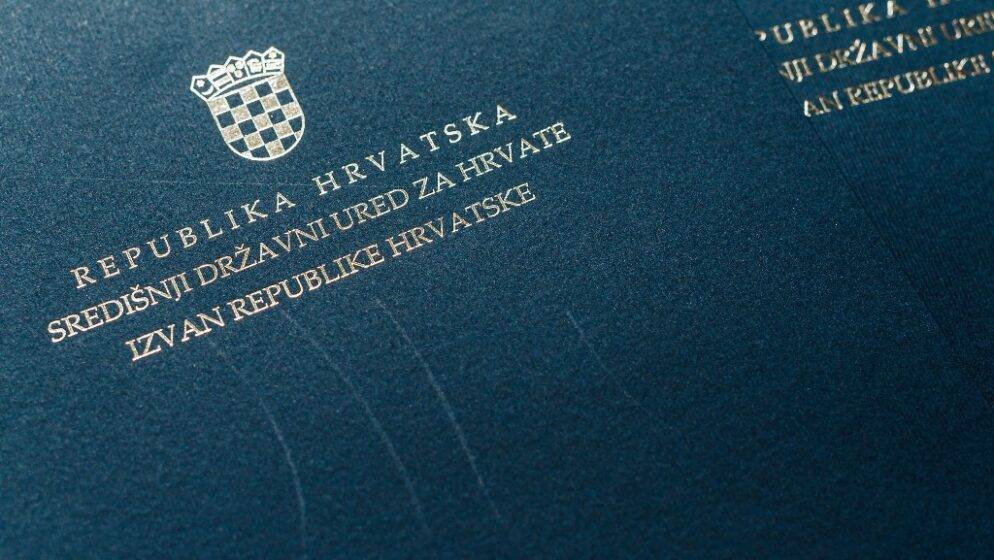Hrvatski državljani koji se nalaze u Venezueli mogu se u hitnim situacijama obratiti  diplomatskim i konzularnim predstavništvima Republike Hrvatske