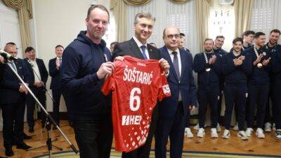 Plenković rukometašima: ‘Oduševili ste cijeli hrvatski narod. Živjeli smo ono prvenstvo prošle godine i podržali vas, podržat ćemo vas i opet’