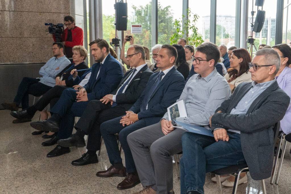 Visoki uzvanici i izaslanici predsjednika Sabora RH, Vlade RH i ministra vanjskih i europskih poslova na promociji knjige Zdravke Bušić i Ivana Miletića