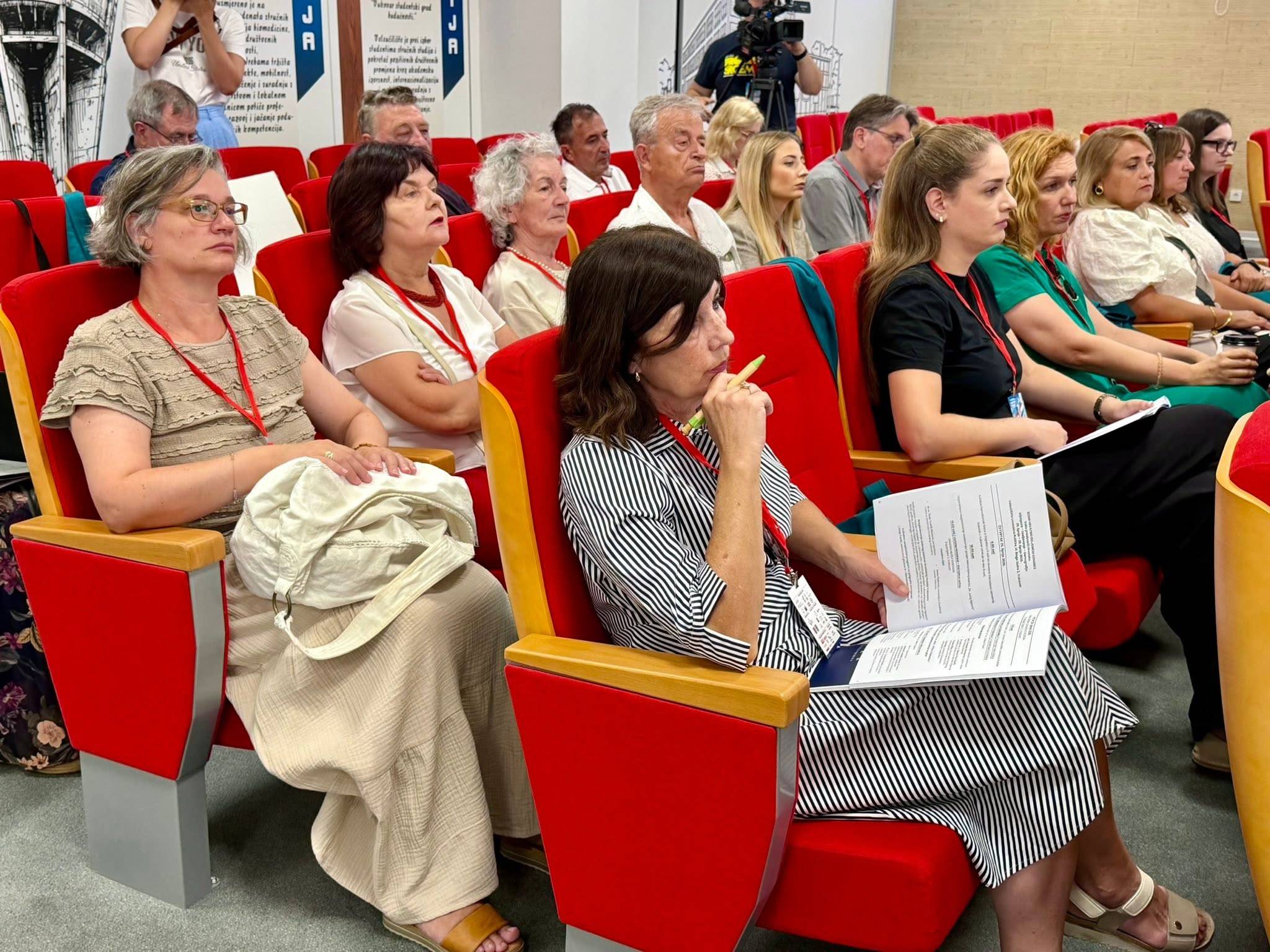 Kako zaustaviti demografski pad? Odgovori se traže na VII. Hrvatskom iseljeničkom kongresu u Vukovaru