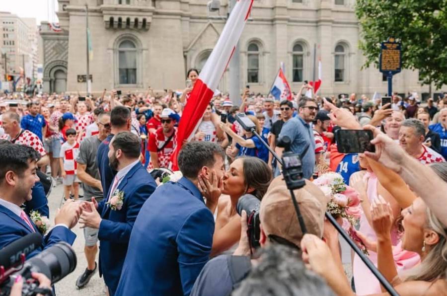 Ova je priča osvojila srca Hrvata: mladenci koje je u Philadelphiji dočekalo stotine navijača dolaze u Hrvatsku