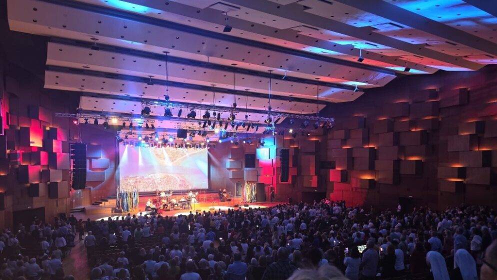 Mr. sc. Zdravka Bušić, predsjednica Odbora za Hrvate izvan Republike Hrvatske poručila: Koncert ‘Doma je najljepše – Vjera, Obitelj, Domovina’ je prekrasan susret domovinske i iseljene Hrvatske, ispunjen vjerom, domoljubljem i zajedništvom
