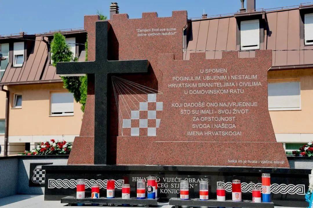 Dostojanstveno obilježen Dan sjećanja u Konjicu: Otkriveno spomen-obilježje poginulim hrvatskim braniteljima i civilnim žrtvama