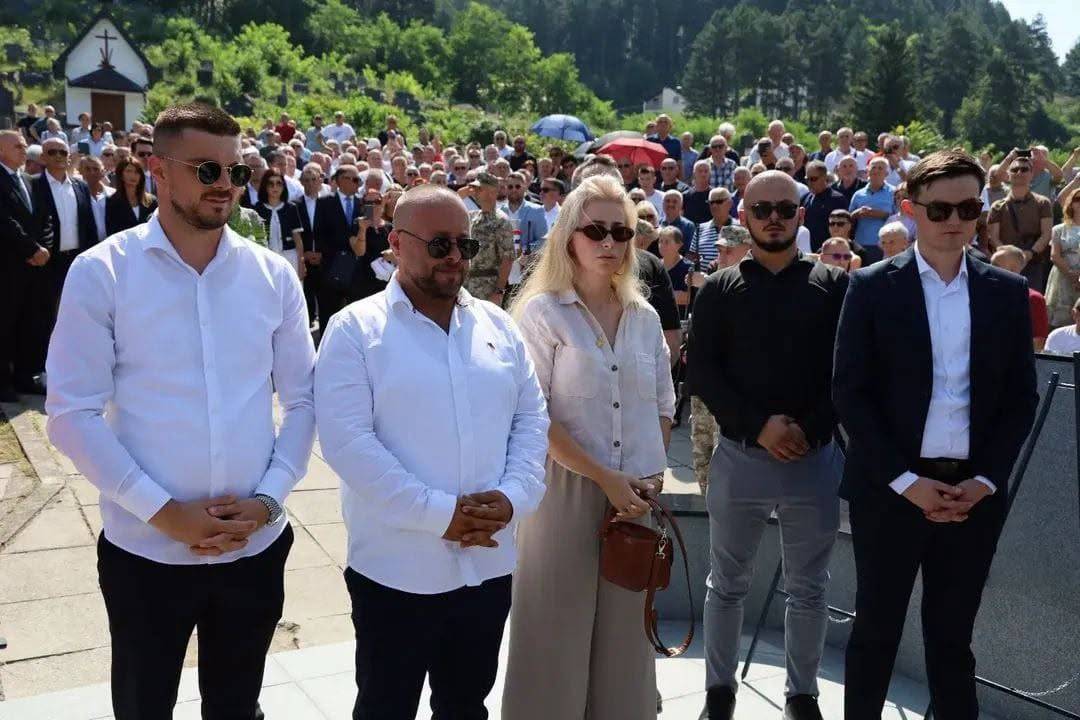 Dostojanstveno obilježen Dan sjećanja u Konjicu: Otkriveno spomen-obilježje poginulim hrvatskim braniteljima i civilnim žrtvama