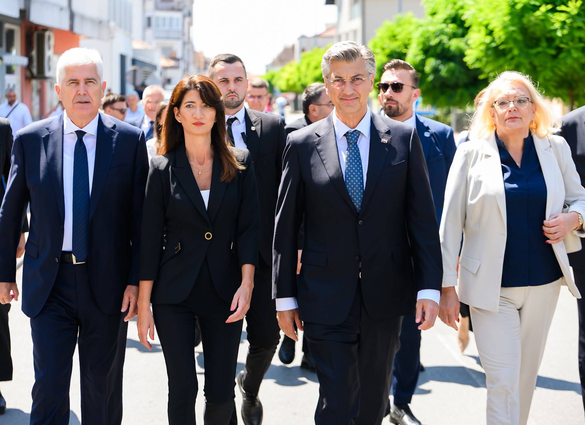 Vlada RH nastavlja snažnu potporu Hrvatima u BiH: U Orašju uručeno 276 ugovora vrijednih više od 7 milijuna eura