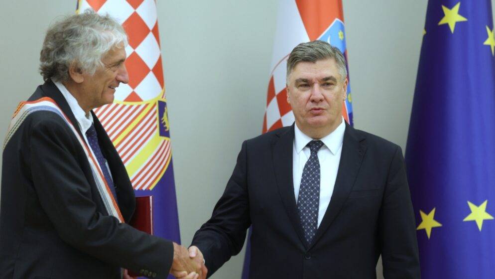 Predsjednik Milanović odlikovao nobelovca Johna Matthewa Martinisa Veleredom kralja Dmitra Zvonimira