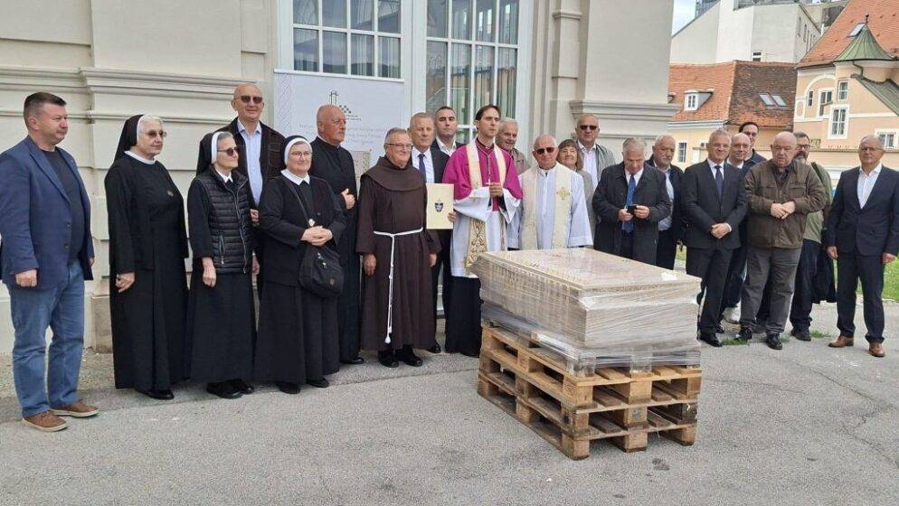 U Zagrebu blagoslovljen kamen temeljac Memorijalnog centra Hrvata u Novoj Biloj. Državni tajnik Milas: ‘Čuvamo sjećanje na Hrvate Središnje Bosne i njihovu žrtvu’