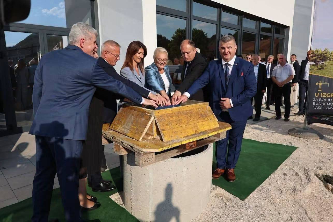 Uz snažnu potporu Vlade Republike Hrvatske svečano otvorena Srednja škola Novi Travnik – novi dom učenika Osnovne i Srednje glazbene škole Jakova Gotovca