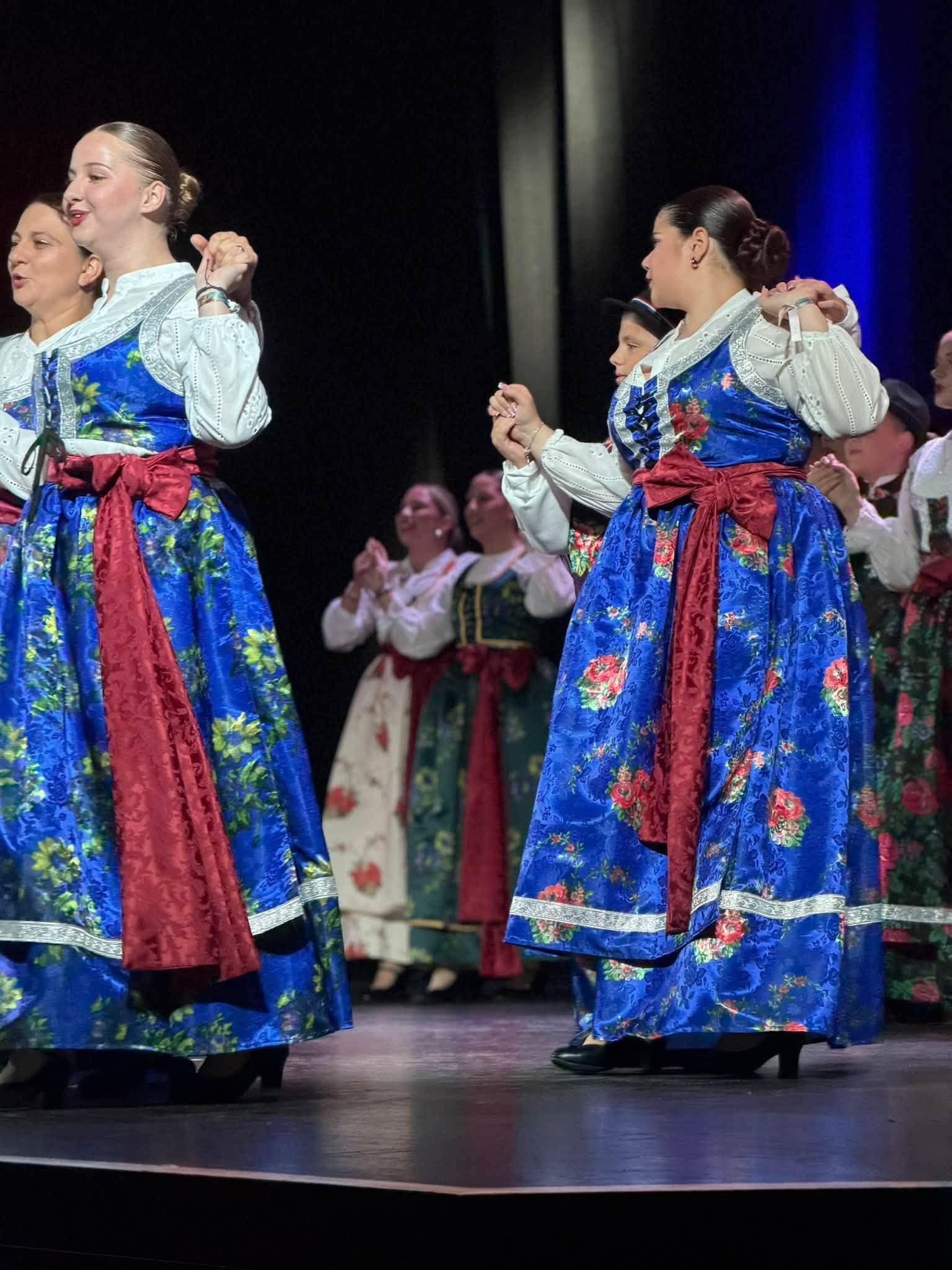 Hrvati u Hamburgu još jednom pokazali snagu zajedništva: Kroz pjesmu, folklor, tradiciju i zajedništvo čuvaju veze s domovinom