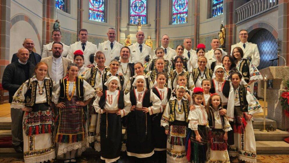 Klapa ‘Sveti Juraj’ Hrvatske ratne mornarice uveličala proslavu 55. obljetnice hrvatske katoličke zajednice u Reutlingenu