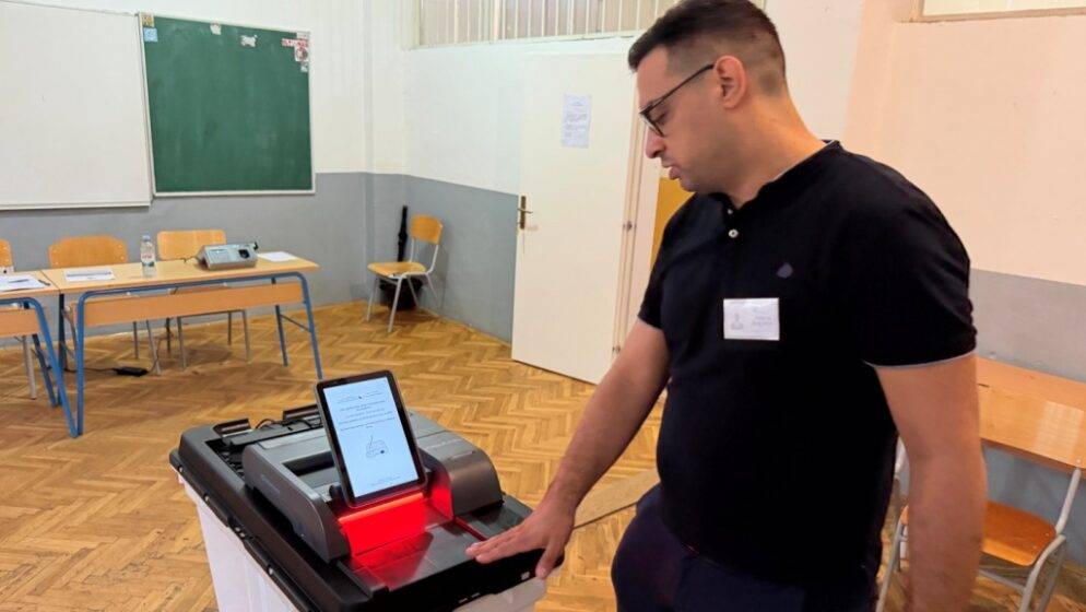 Sve spremno za opće izbore u BiH, građani u nedjelju izlaze na birališta, prvi rezultati stižu u večernjim satima